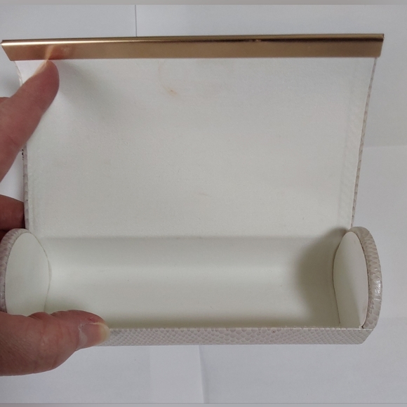 Jimmy choo Med. Hard shell Ivory snakeskin sunglasses/glasses case - Picture 5 of 5